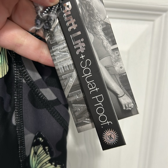 SOMMER RAY NWT butterfly butt lift leggings. Size XL - Picture 6 of 10